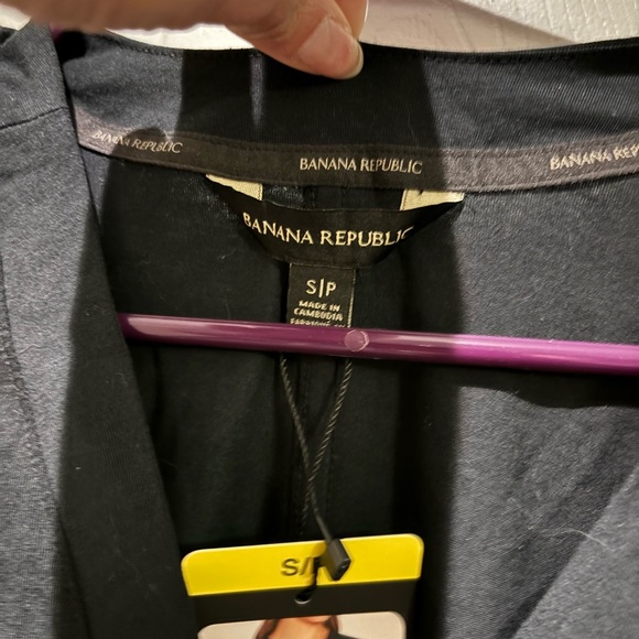 Banana Republic black sleeveless blouse NEW WITH TAGS - Picture 3 of 4